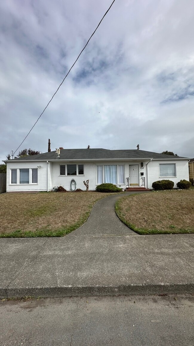 Building Photo - 3511 Albee St