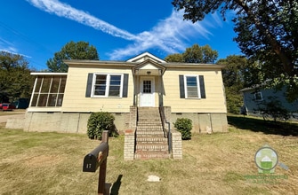 Building Photo - 17 11th St