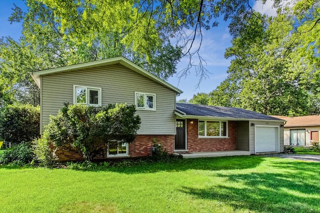 Building Photo - 22W531 Burr Oak Dr