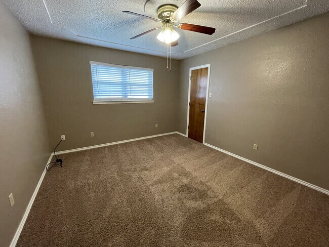 Building Photo - Spacious Home Located Minutes From South Plains Mall & Loop 289 Access!