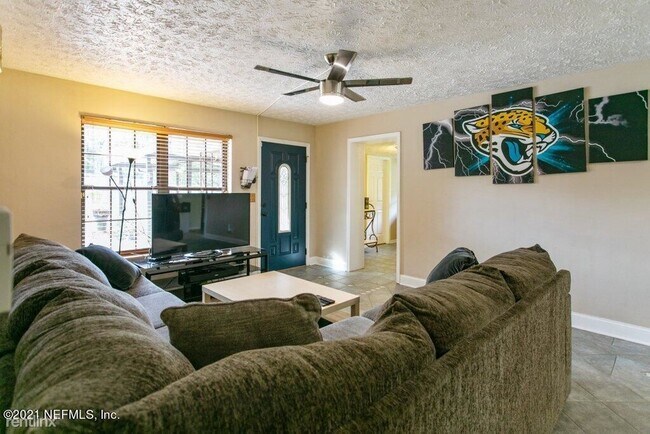 Foto del edificio - 4 br, 1 bath House - 6931 Crane Ave