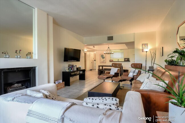 Foto del edificio - 166 S Hayworth Ave