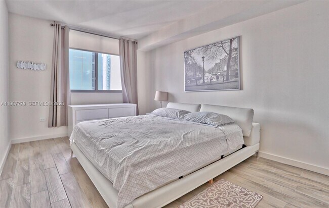 Foto del edificio - 999 SW 1st Ave