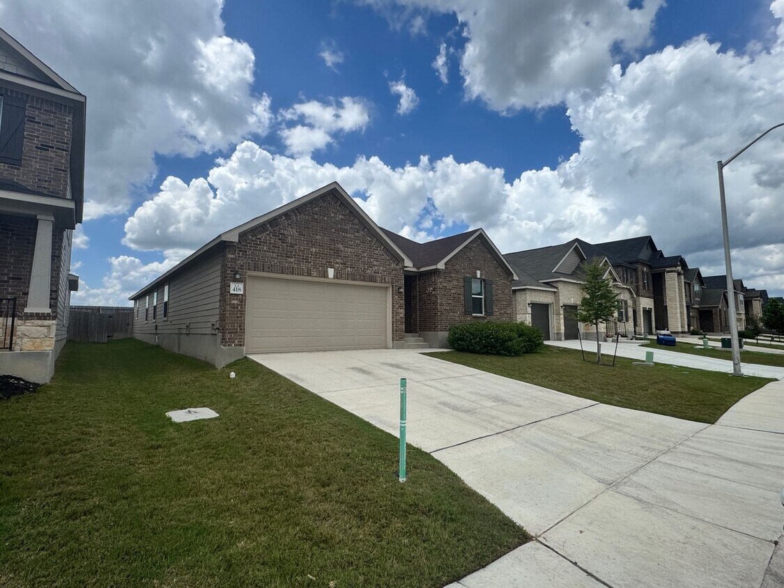 Foto principal - Coming Soon! Modern & Roomy 1 Story 4/2 in...