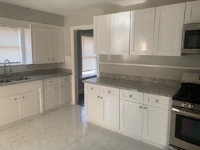 Building Photo - 136 Glendale St