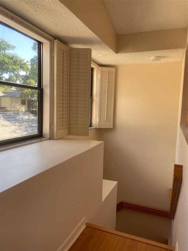 Foto del edificio - 9831 NW 1st Ct