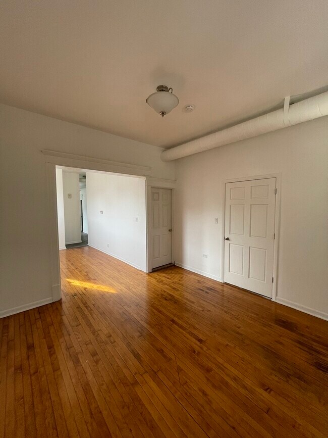 Building Photo - 1430 N Wood St