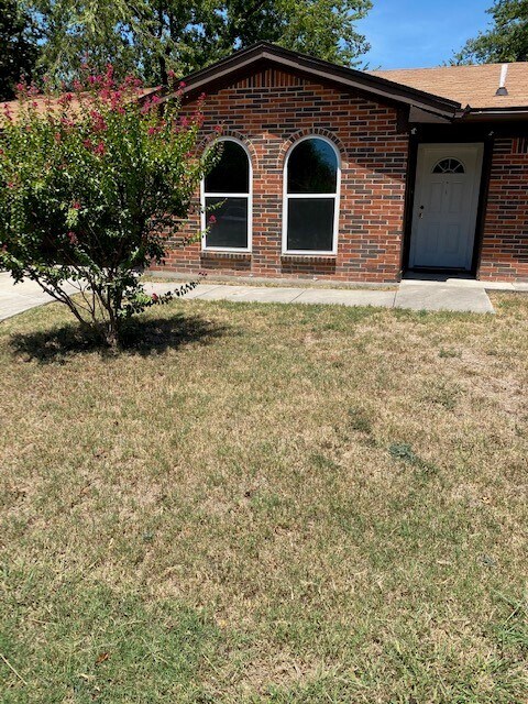Primary Photo - 921 Edwards St