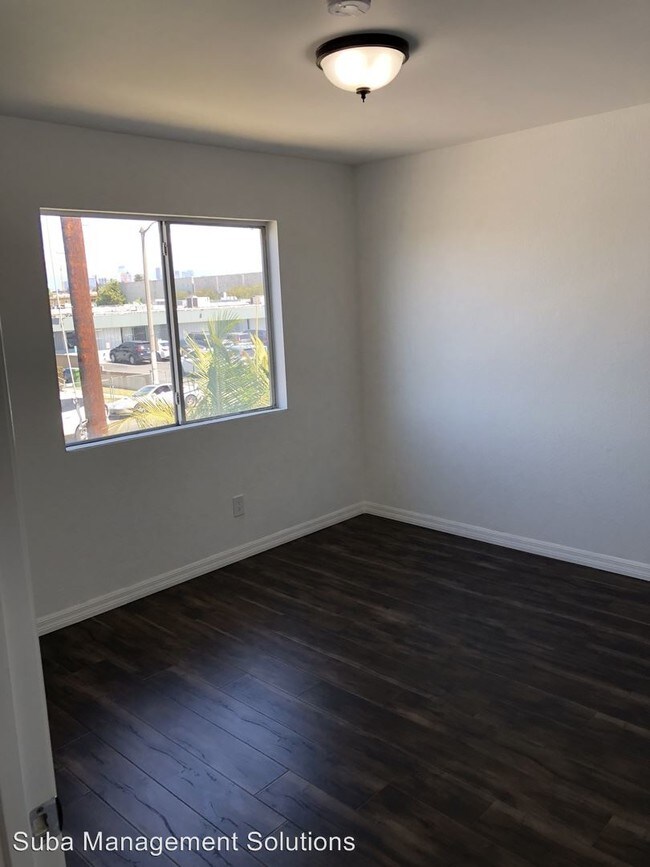 Building Photo - 1050 W Vernon Ave