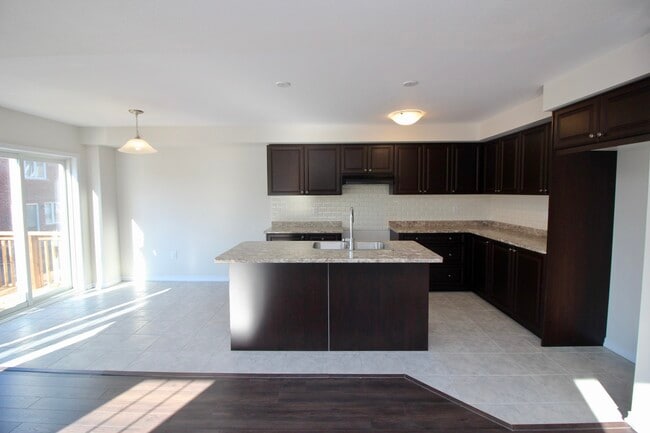 Building Photo - 7776 White Pine Cres