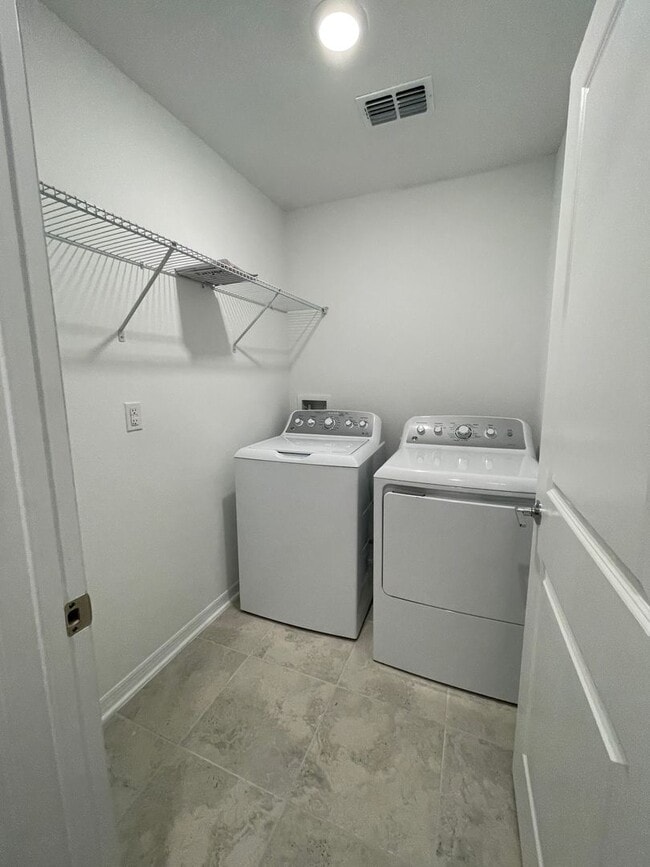 Building Photo - BEAUTIFUL BRAND NEW 2022 Home in the new S...