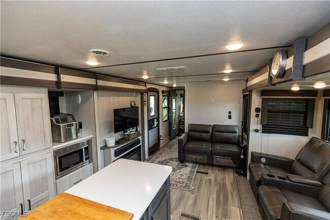 Foto del edificio - 17861 Palm Creek Dr