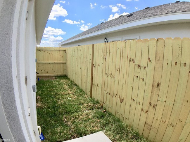 Building Photo - 2 br, 2 bath 4plex - Monmack Landing
