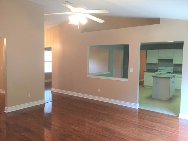 Building Photo - 1319 Jeffrine Dr