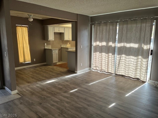 Building Photo - 1405 E Vegas Valley Dr