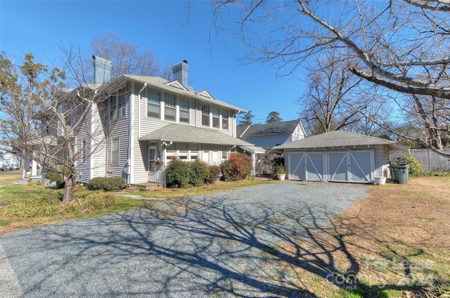 Building Photo - 807-809 W Franklin St