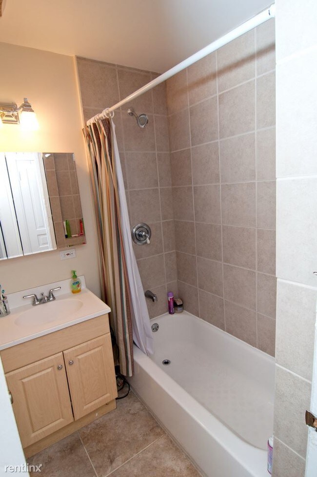 Foto del edificio - 1039 N Damen Ave