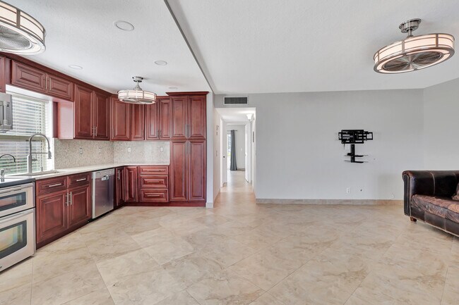 Building Photo - 784 Flanders Dr