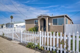 Building Photo - 2015-2019 Burroughs St