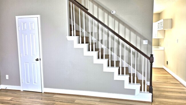 Foto del edificio - 5803 Cinnamon Creek Cir