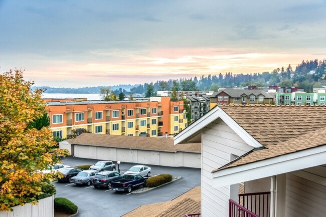 Building Photo - 2bd/1.75ba Kirkland Condo
