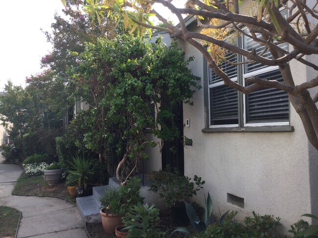 FRONT - 1323 Yale St
