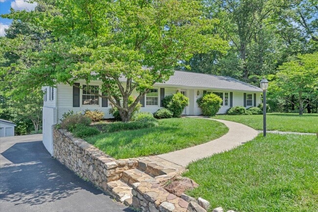 Building Photo - 1814 Pelham Dr