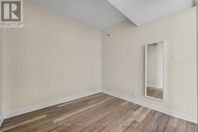 Building Photo - 340 McLeod St