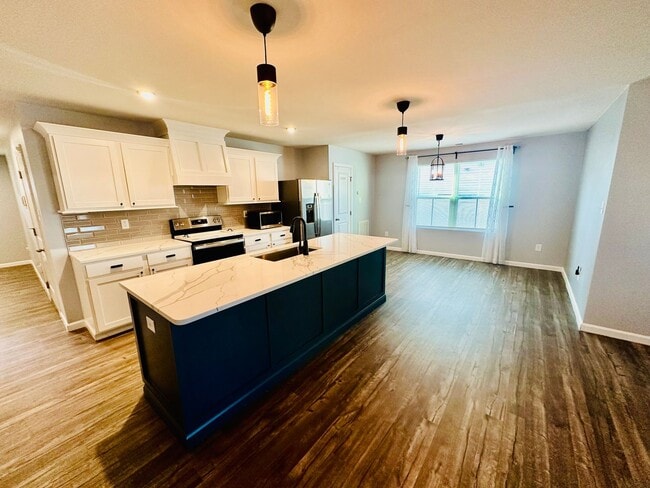 Building Photo - Come tour this beautiful home in MARQUIS HILLS!