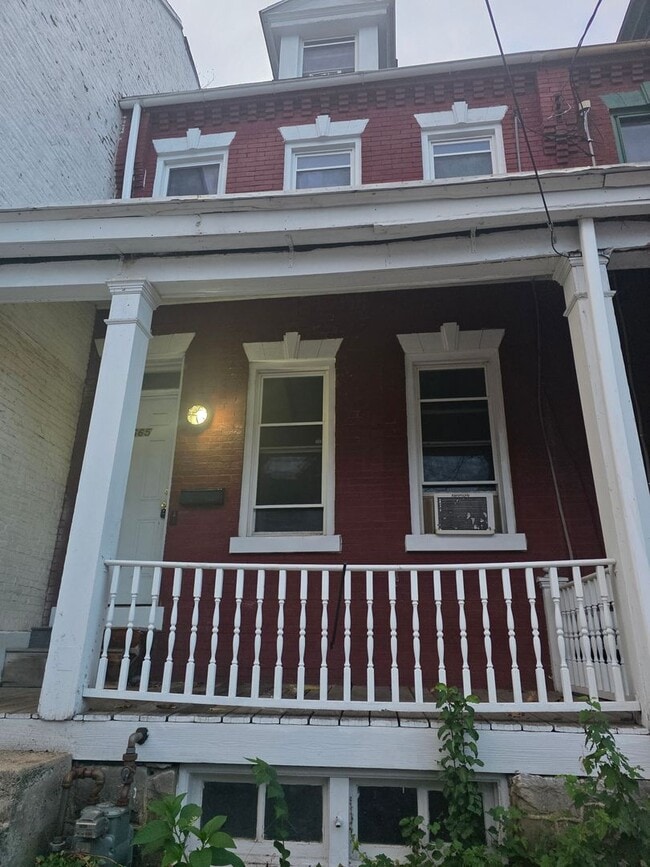 Building Photo - 665 St Joseph St