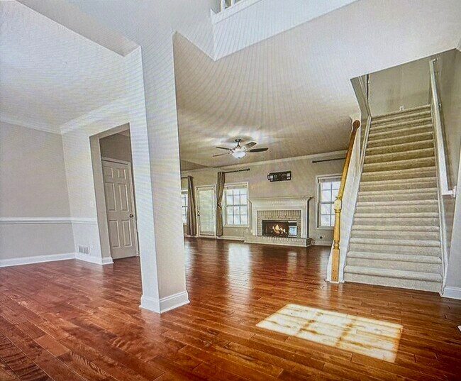 Living and formal dining - 2404 Caneridge Pt SW