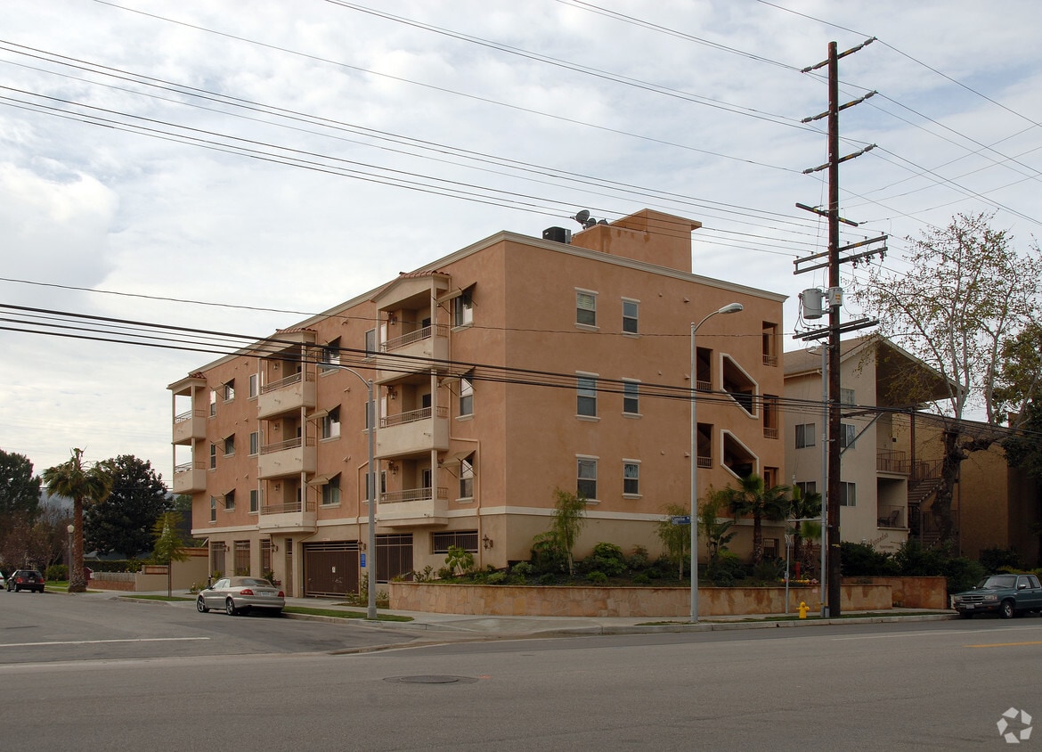 Building Photo - 11504-11506 Moorpark St