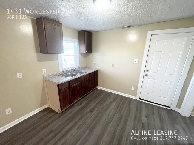 Foto del edificio - 1431 Worcester Ave