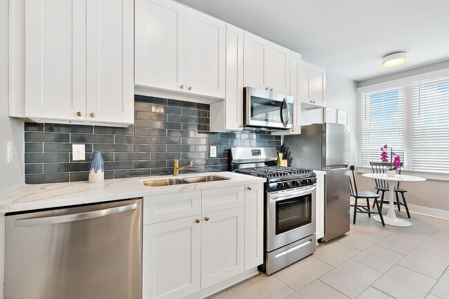 Foto del edificio - Fully furnished studio apartment!!