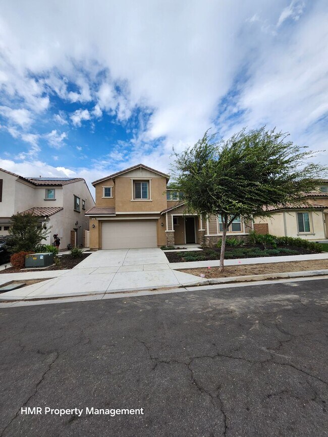 Building Photo - Beautiful two story 5 bedroom in ontario R...