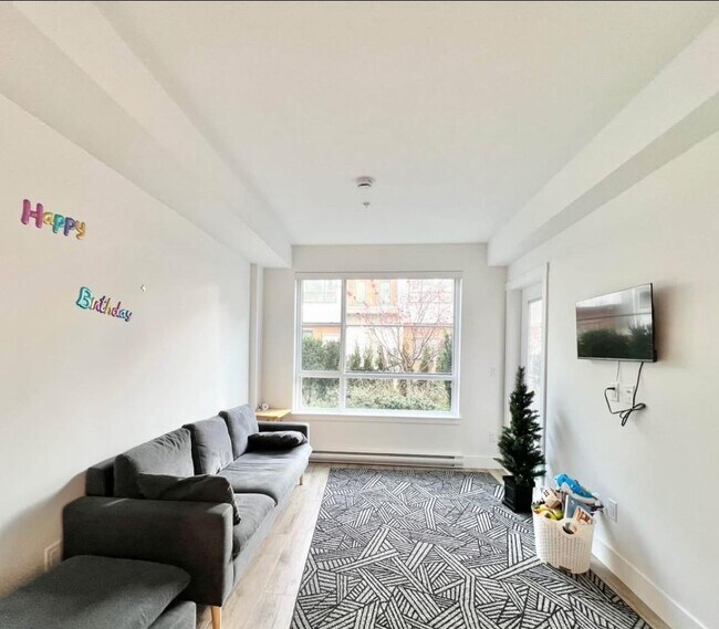 Photo du bâtiment - 6338 King George Blvd