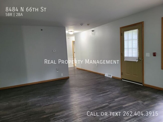 Foto del edificio - 8484 N 66th St