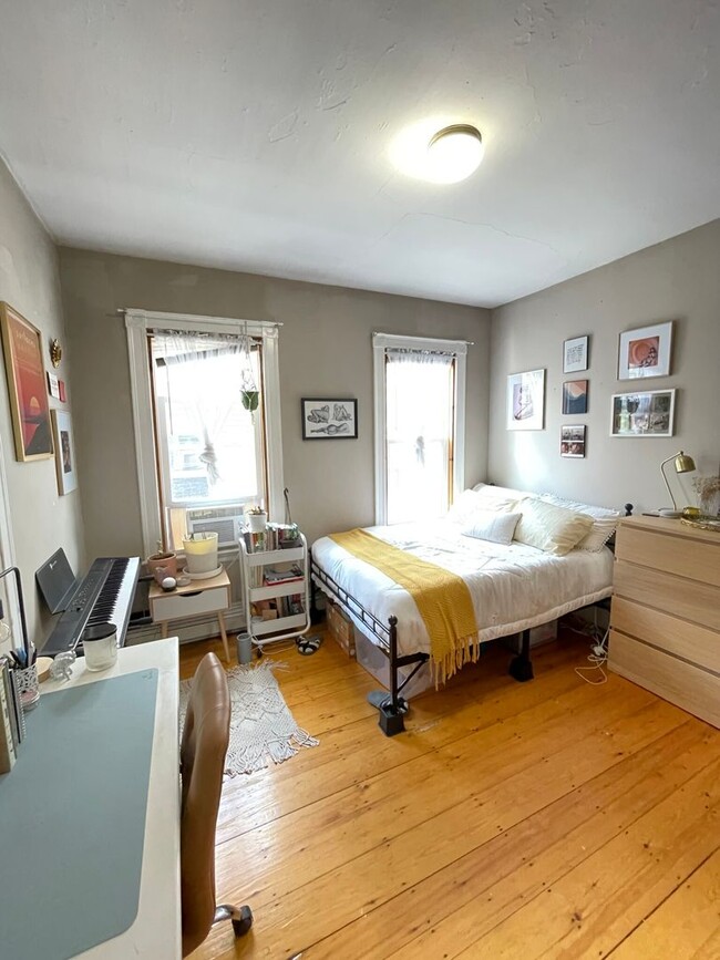 Building Photo - Spacious Apartment Laundry in Unit , XL OU...