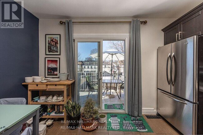 Photo du bâtiment - 18 Pape Ave