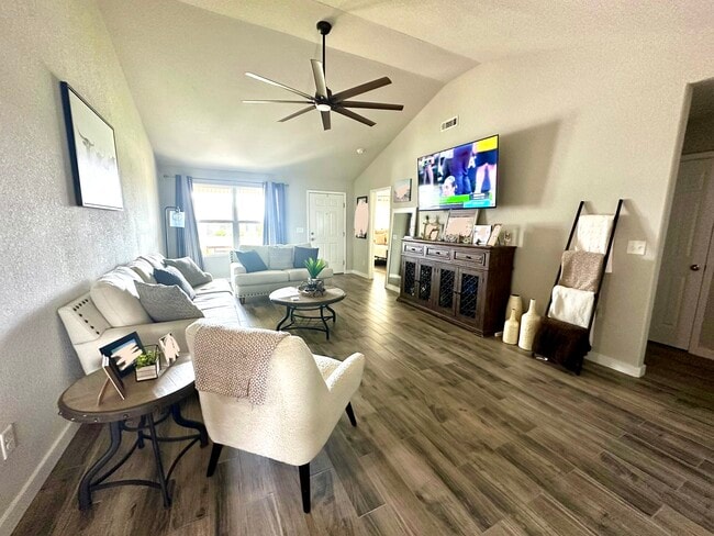 Foto del edificio - 704 NW 67th Ave