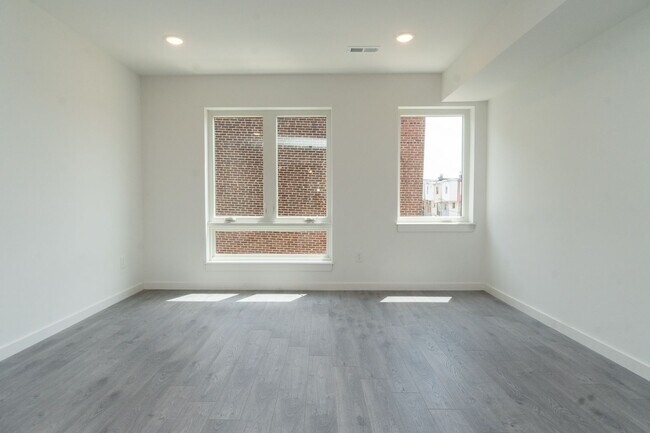 Foto del edificio - 6604 Lansdowne Ave