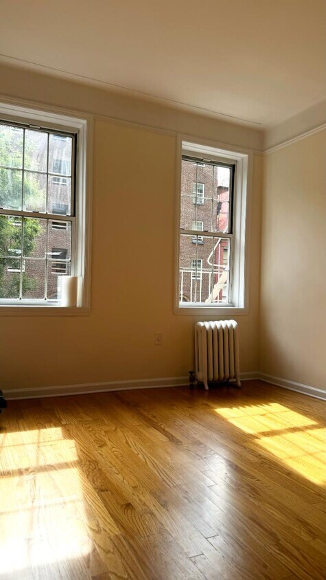 Primary Photo - 117 W 13th St
