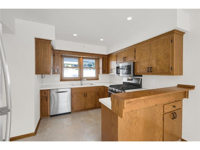 Building Photo - 1801 Victoria Cir