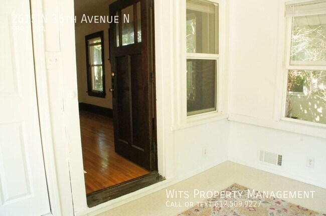 Building Photo - Beautiful 5 Bedroom, 2 Bathroom: Section 8...