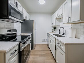 Building Photo - 40305 Plymouth Rd