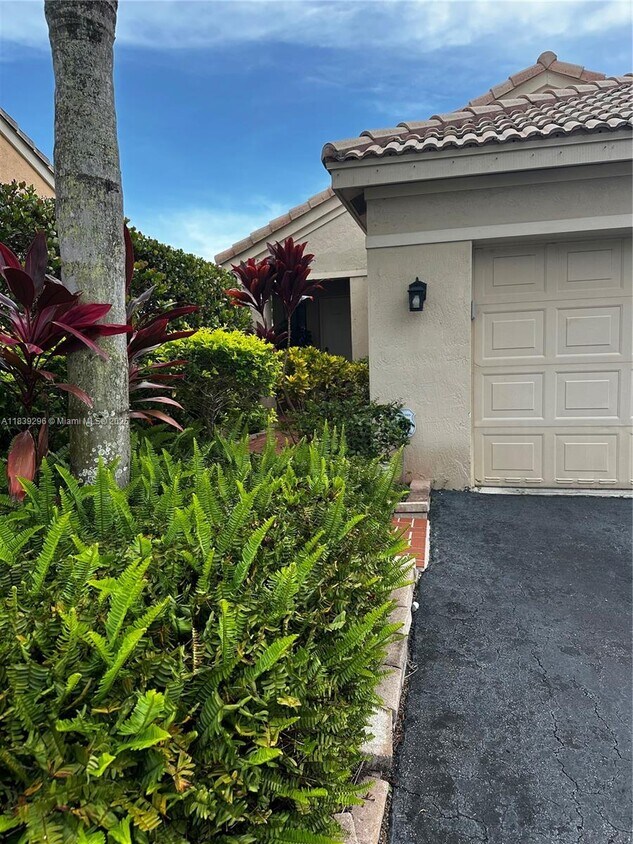 Foto principal - 4366 Pine Ridge Ct