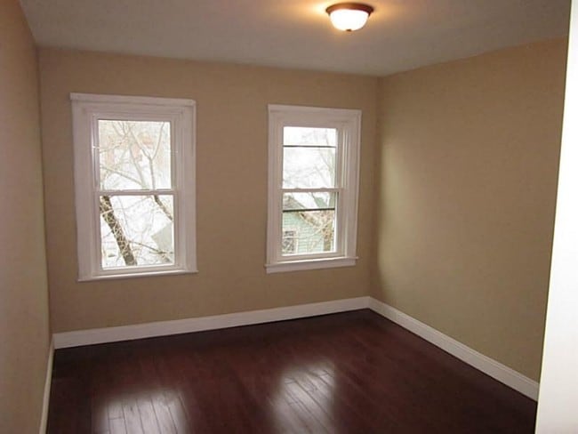 Building Photo - 394 River St