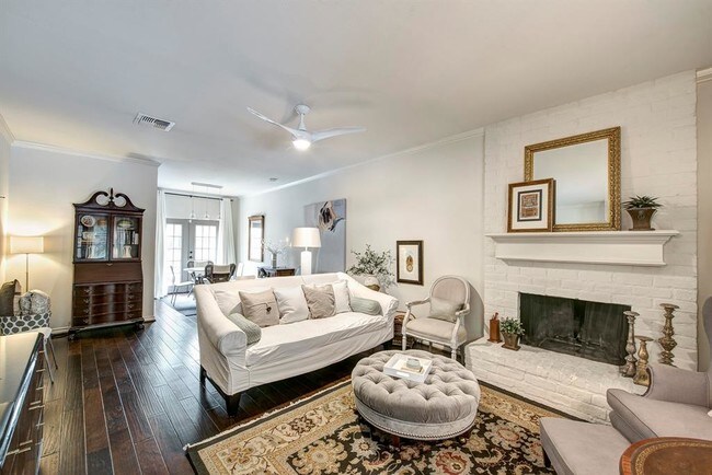 Foto del edificio - 1801 Stoney Brook Dr