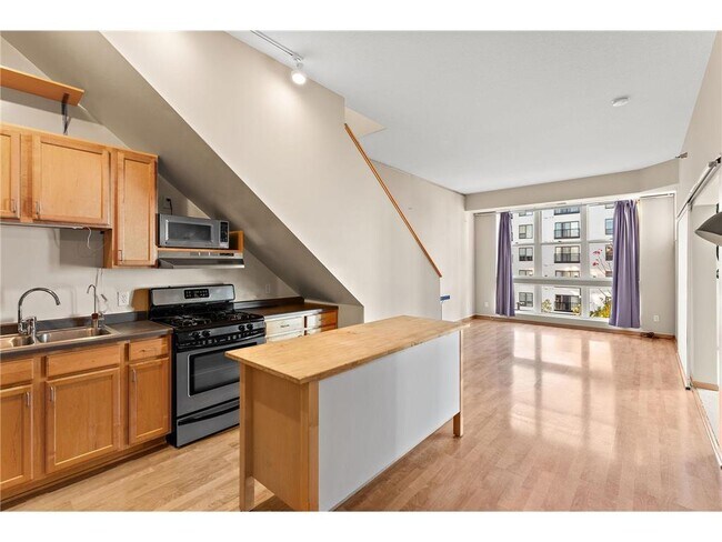 Foto del edificio - 2650 University Ave W