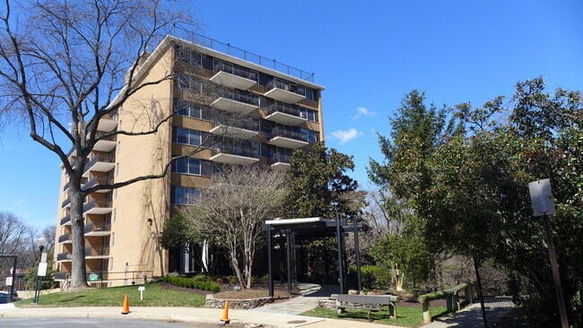 Foto del edificio - 2030 N ADAMS St